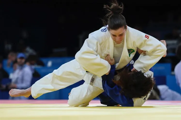 Alana Maldonado garantiu a medalha de ouro para o Brasil, na categoria até 70kg na classe J2, para atletas de baixa visão