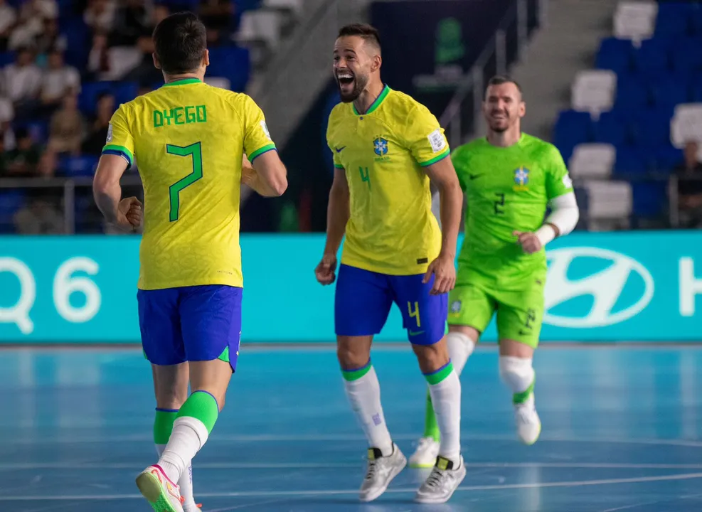 Brasil atropela na estreia da Copa do Mundo de Futsal