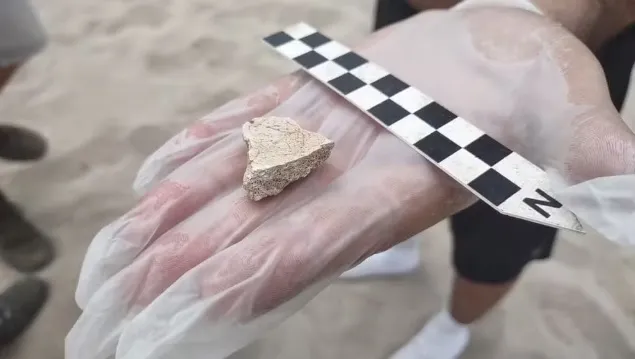 Fragmento de crânio humano encontrado na Duna Pequena, em Itaipu, por arqueólogos da Uerj