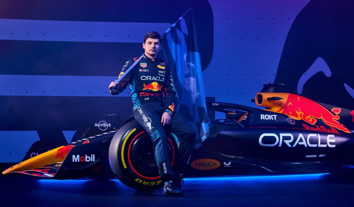 Tricampeão da Fórmula 1, Max Verstappen doou uma camisa autografada da RBR para um leilão que ajudará as vítimas das enchentes no RS