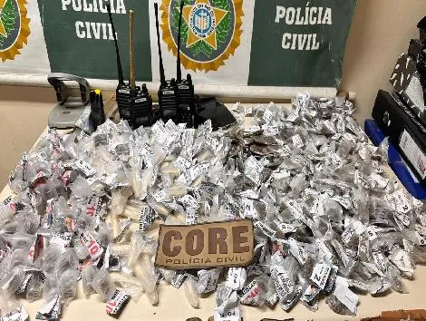 Foi arrecadado farto material entorpecente