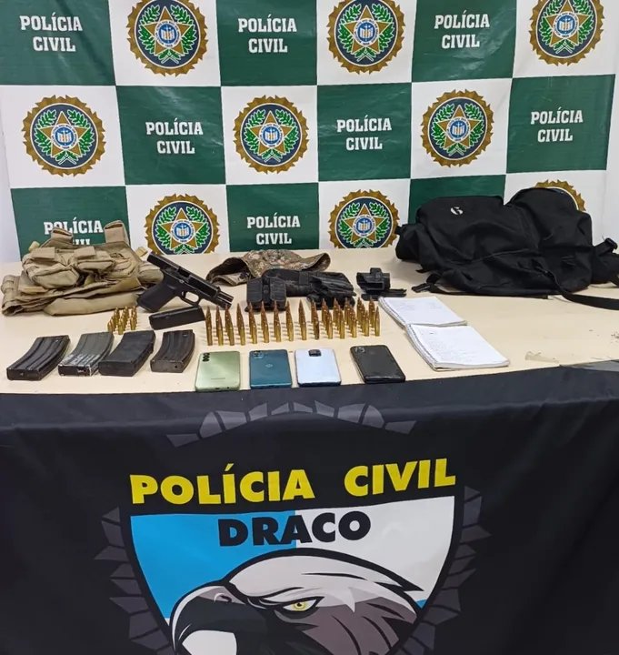 Material apreendido com os suspeitos pela Polícia Civil