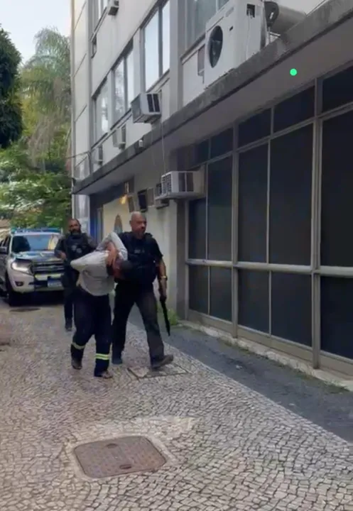 A polícia realizou a primeira fase da operação na manhã desta quarta-feira, onde tinha como objetivo o cumprimento de dois mandados de prisão e três de busca e apreensão