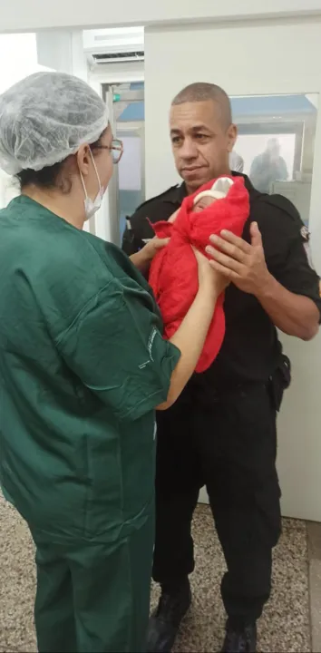 Mãe e filho foram levados para o Hospital Estadual Azevedo Lima
