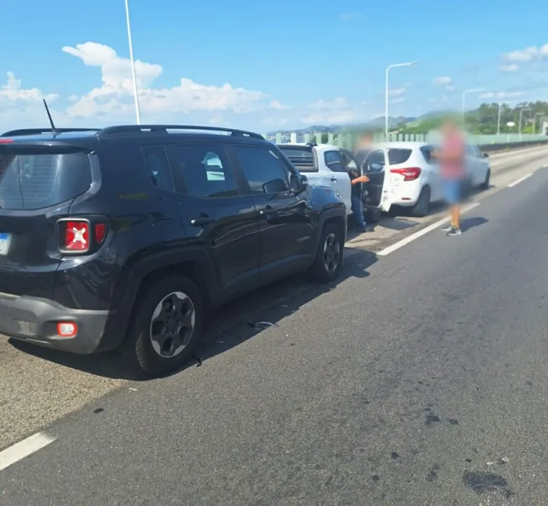 Os acidentes provocaram congestionamento nesta segunda-feira