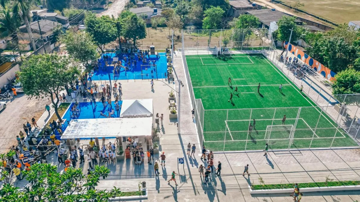 A Praça Miguel Pereira de Souza fica localizada na Avenida Carlos Lacerda, esquina com a Rua Carmelita Vieira, no Areal