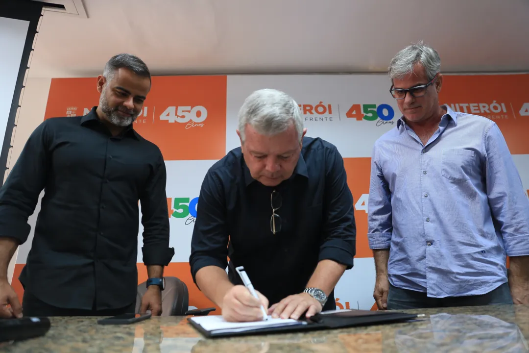 O Prefeito de Niterói, Axel Grael, assinou a ordem de início das obras do novo Terminal Rodoviário do Caramujo