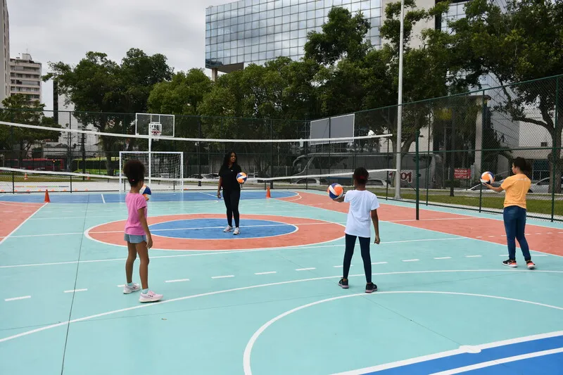 O foco das oficinas é ter um teor educativo e oferecer introdução ao mundo do esporte para jovens de Niterói