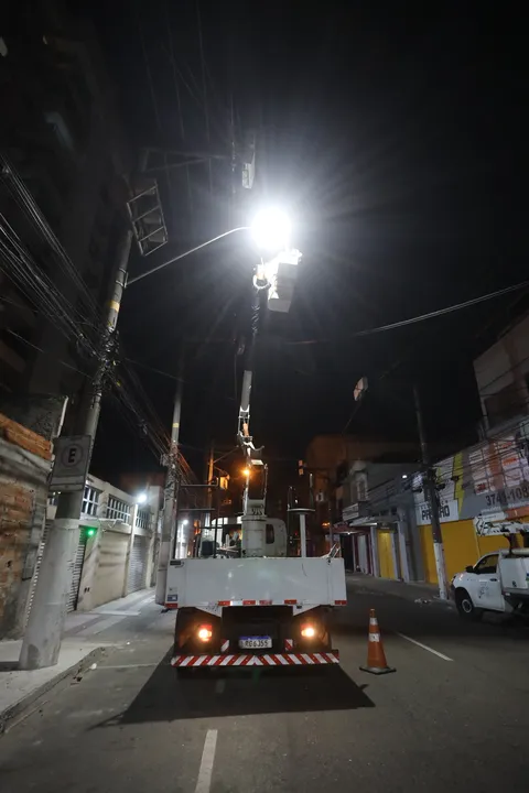 Nesta fase, as novas luminárias serão instaladas no Centro da cidade