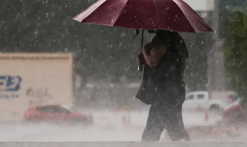 Chuva fraca pode cair a qualquer momento do dia