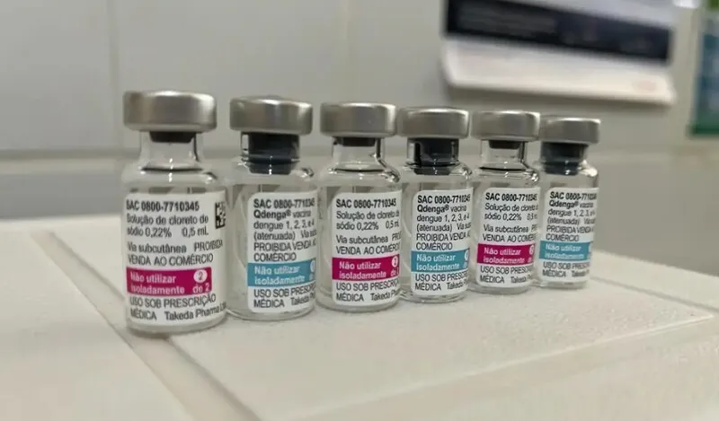 Primeiras doses da vacina do SUS contra dengue chegam ao Brasil