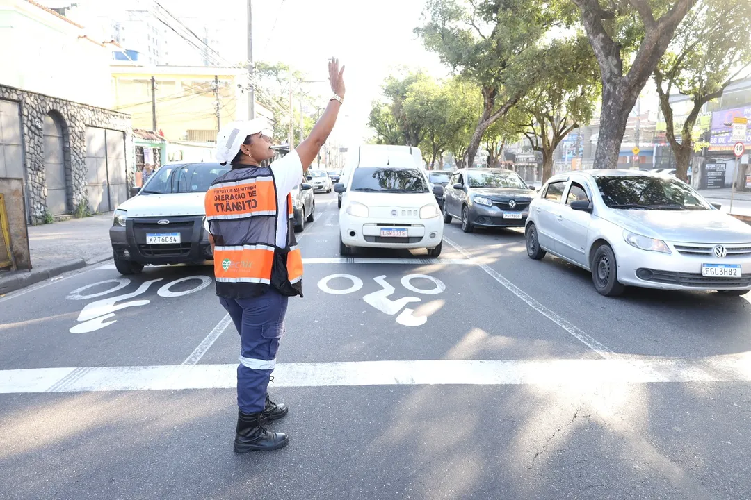 Cerca de 30 operadores de trânsito da NitTrans estão atuando