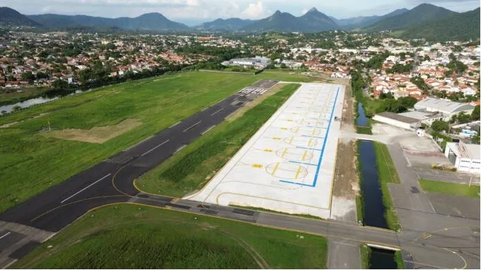 Os 22 atletas maricaenses que participarão de um intercâmbio na França vão decolar do Aeroporto de Maricá