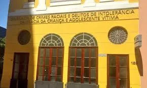 Professor denuncia aluna por racismo e gordofobia