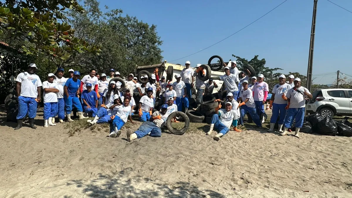 A coleta dos pneus é uma das atividades dos pescadores-membros do Projeto “Águas da Guanabara”