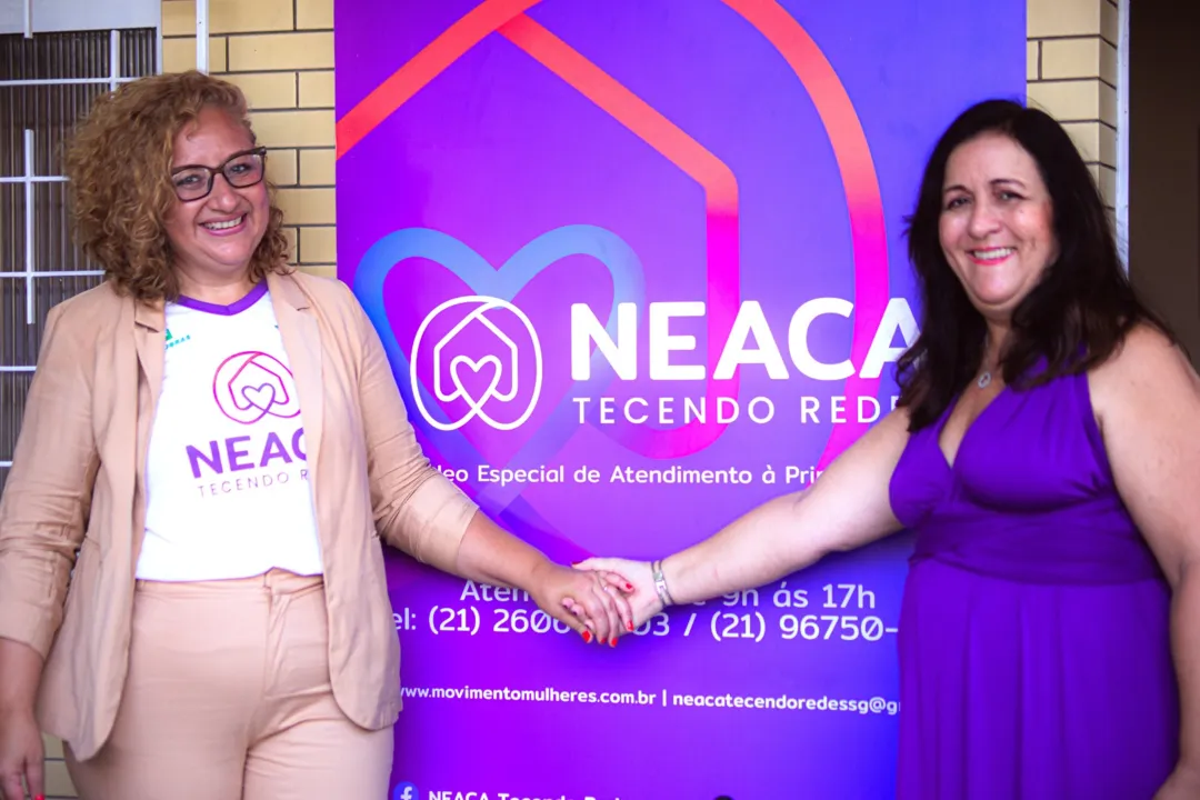 Coordenadora técnica do NEACA/SG, Cristiane Neves, e a gestora Marisa Chaves na inauguração da nova sede em São Gonçalo