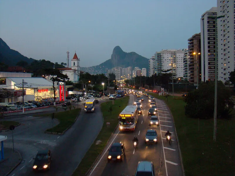 Fluxo da Avenida Lagoa-Barra em dias "normais"