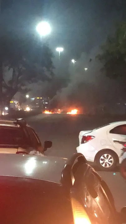 Manifestação aconteceu na Avenida Brasil, após ação que terminou com morador morto