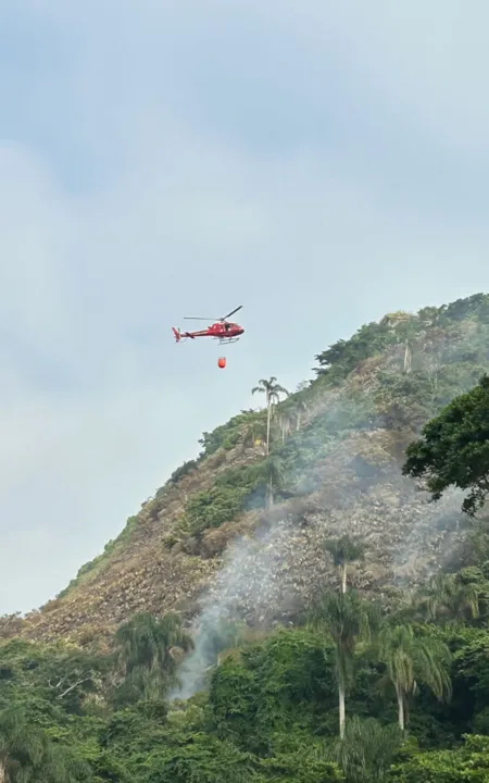 Foco do incêndio estava próximo ao Forte São Luís