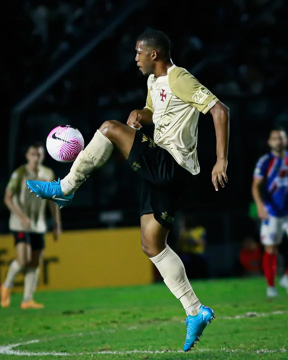 Rayan é alvo do Lyon, clube de John Textor