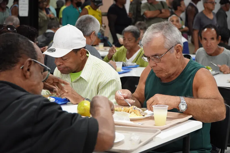 Restaurante funciona de 6h às 15h, com café da manhã por R$ 0,50 e almoço por R$ 1,00