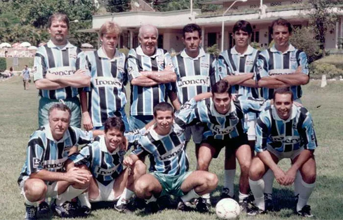 Marco Madeira (terceiro em pé da esquerda para a direita) era muito querido no clube