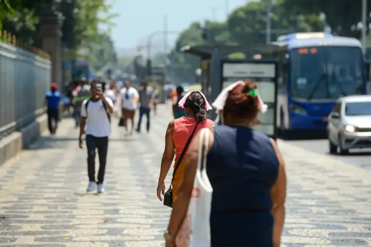População enfrenta forte onda de calor no Rio de Janeiro