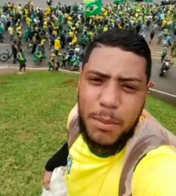 Matheus Lázaro foi preso após deixar o Congresso Nacional