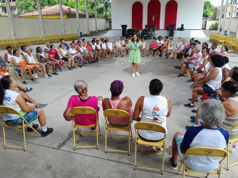 Para abrir a programação de eventos, a Subsecretaria de Políticas Públicas para as Mulheres realizou uma série de homenagens para as participantes da ONG Superar, no bairro Itaúna