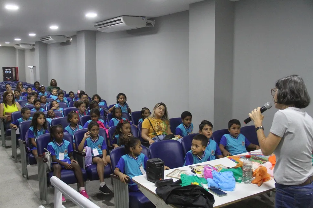 O dia 18 de abril foi escolhido para ser o Dia Nacional da Leitura Infantil em homenagem ao dia do aniversário do escritor Monteiro Lobato