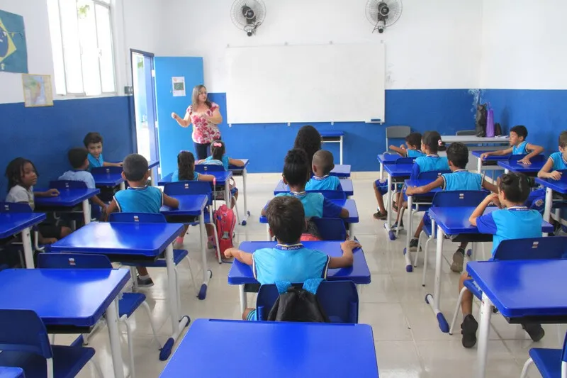 Os kits dos alunos são diferentes de acordo com as necessidades de cada etapa de ensino