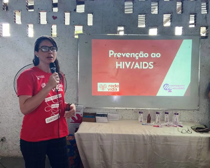 Conforme as Nações Unidas sobre HIV/Aids (UNAIDS), no Brasil, em 2022, existiam 1 milhão de pessoas vivendo com o vírus, sendo 81% fazendo uso dos medicamentos