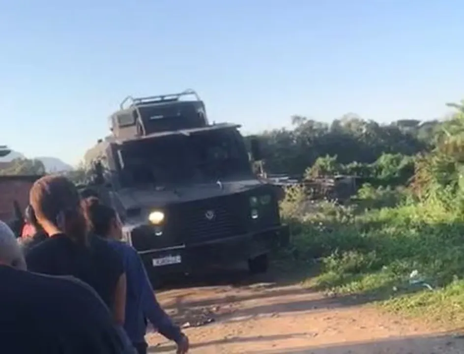 Os baleados foram socorridos pelo blindado até o Hospital Lourenço Jorge