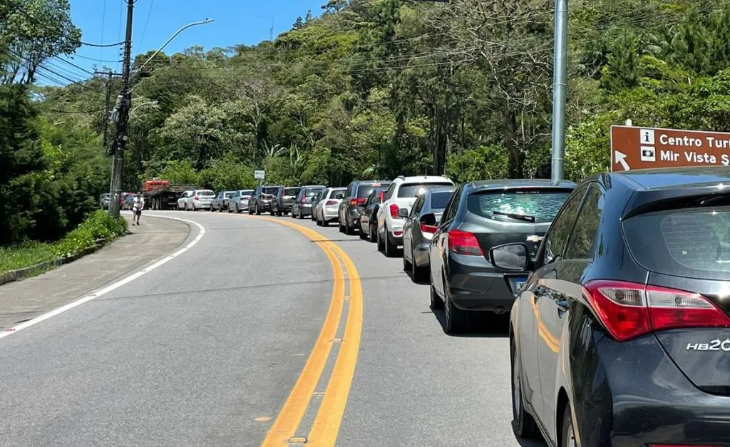 O incidente causou grandes transtornos para os motoristas que trafegavam pela região