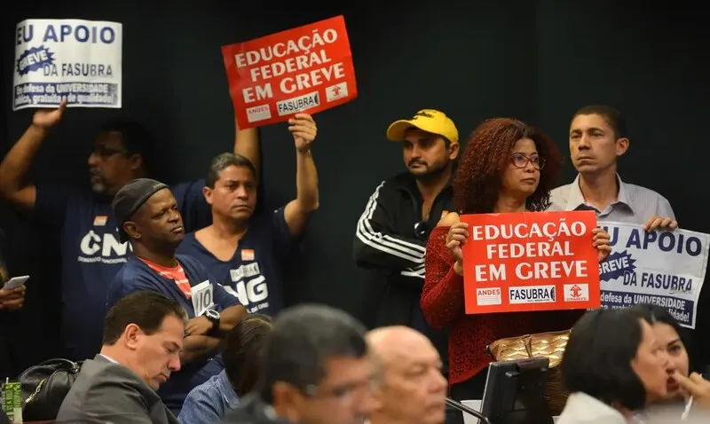 O movimento paredista abrange tanto o quadro técnico-administrativo como docentes da rede federal