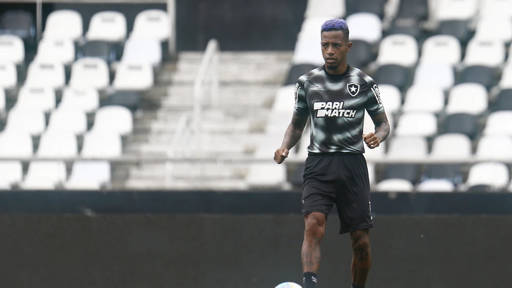 Tchê Tchê vem sendo reserva no Botafogo de Artur Jorge, porém, entra frequentemente nas partidas