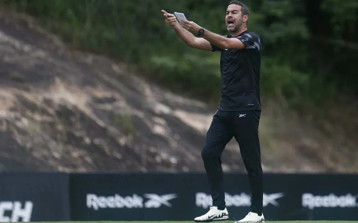 Artur Jorge chegou ao Rio de Janeiro no último dia 3