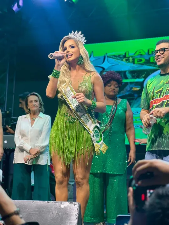 Thalita Zampirolli é a nova rainha da Escola de samba Camisa Verde e Branca