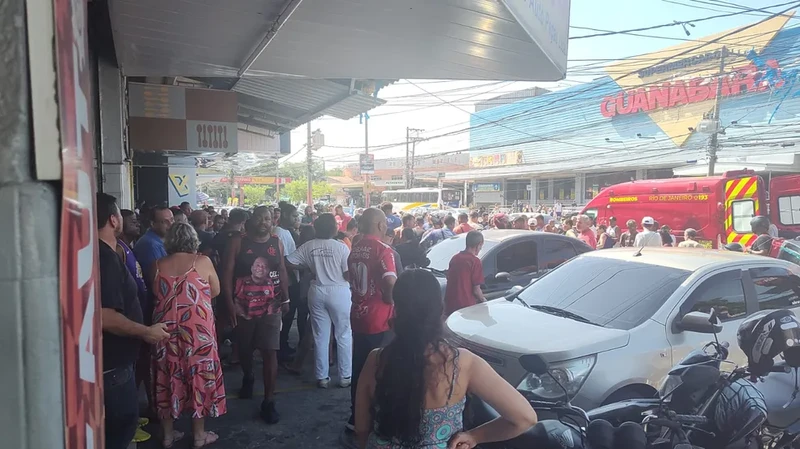 As vítimas estavam em frente ao Supermercado Guanabara quando foram atingidas pelos disparos