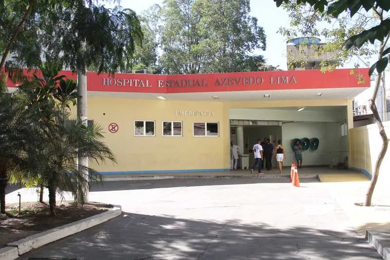 Baleados estão internados no Hospital Azevedo Lima, no Fonseca
