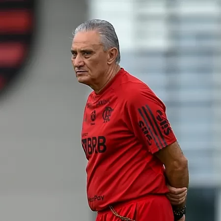 O técnico Tite durante treino do Flamengo