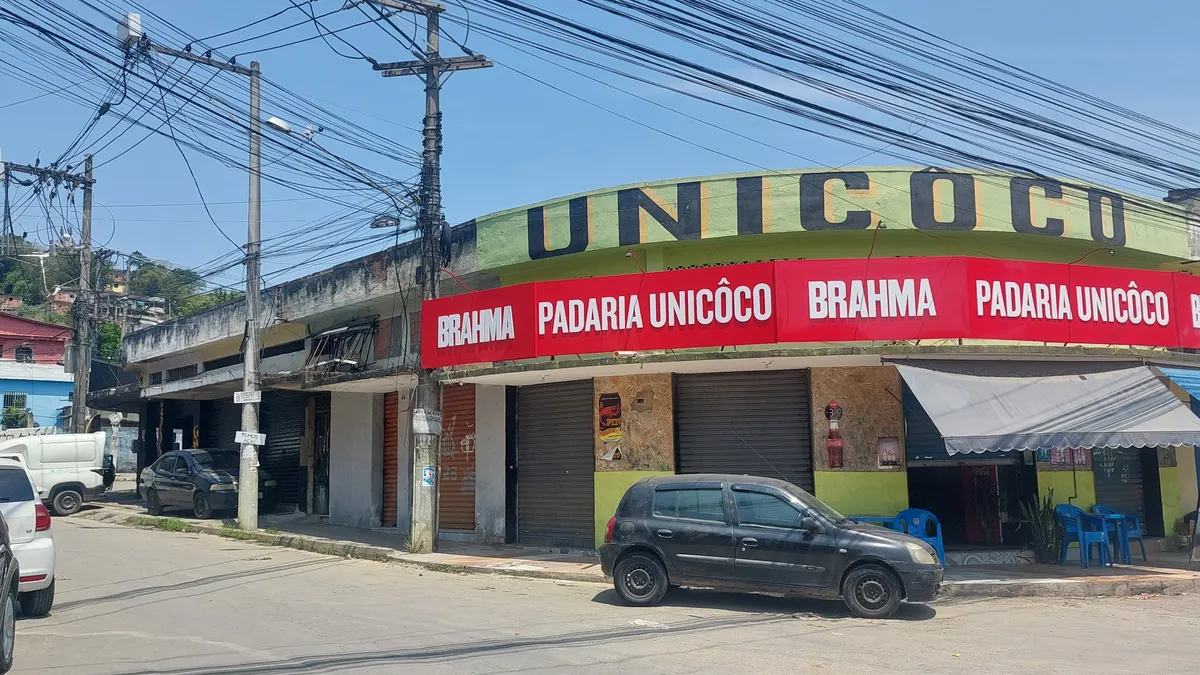 Segundo os comerciantes, criminosos passaram ordenando o fechamento das lojas