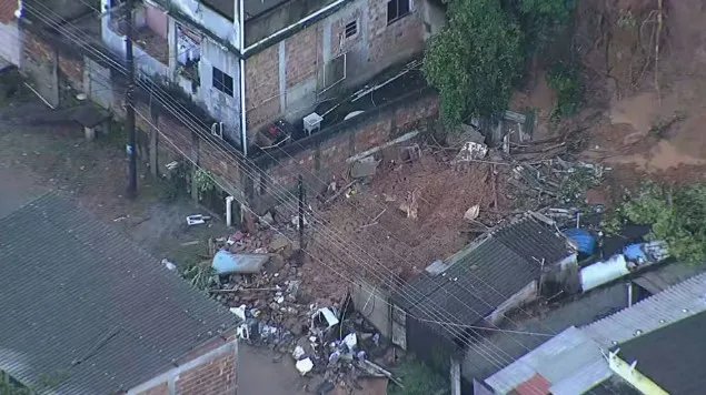 Deslizamentos vitimaram aos menos três pessoas no Estado do Rio