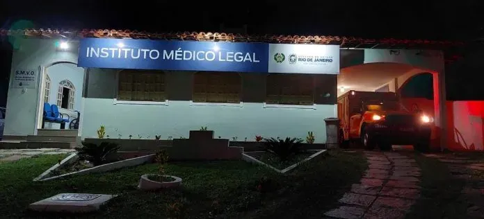 Corpo foi levado para o Instituto Médico Legal (IML) de Cabo Frio