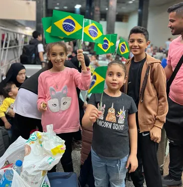 Eles fizeram a passagem no início da manhã deste domingo (12)