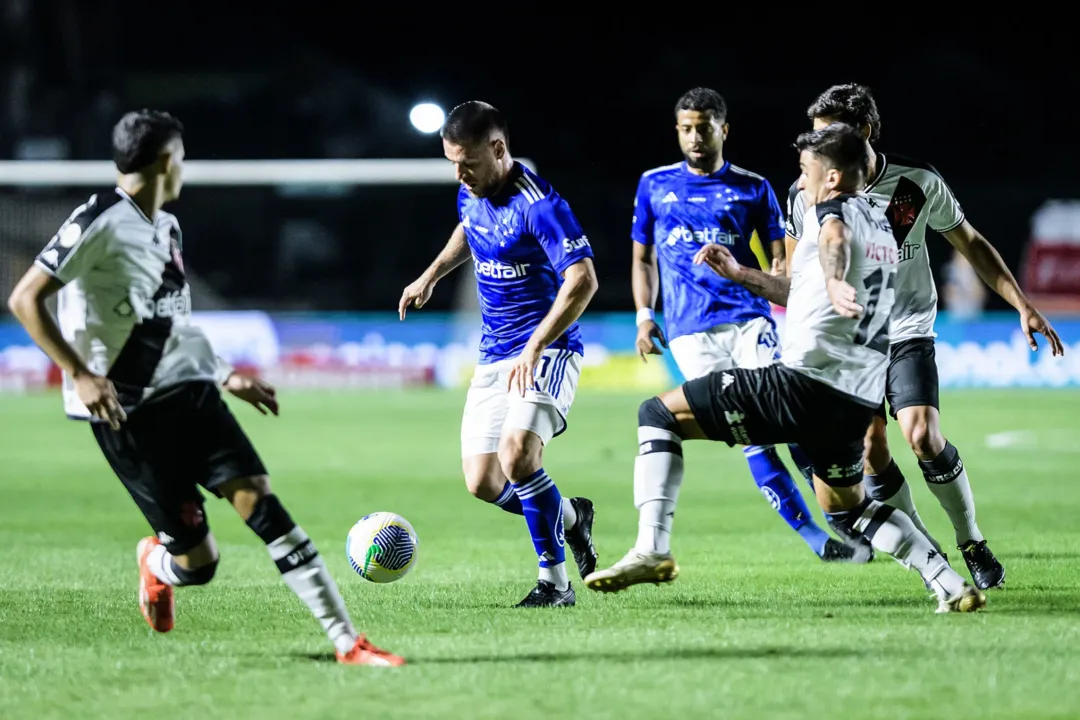 O jogo aconteceu em São Januário, na noite desse domingo (16)