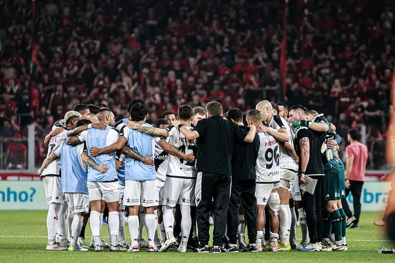 Vasco se prepara para o clássico contra o Flamengo, no próximo domingo (15)