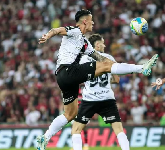 Puma Rodríguez pode aparecer na ponta direita do time do Vasco para o jogo desta quarta (02)