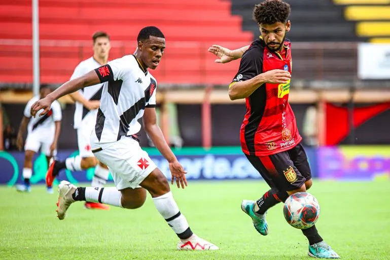 O Vasco agora vai jogar contra o Vitória