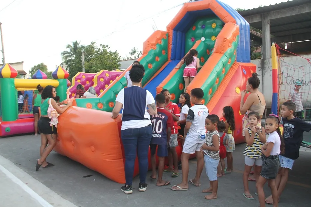 Para celebrar essa entrega tão importante para os moradores, a Prefeitura de São Gonçalo realizou uma tarde de lazer na Rua Itaguaí